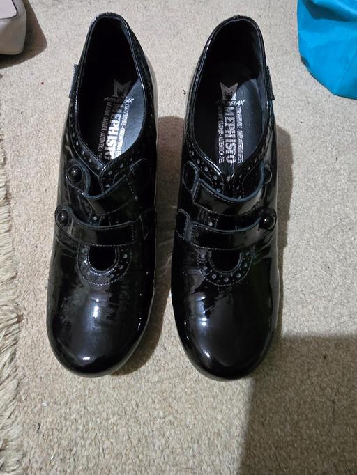  — woman shoes