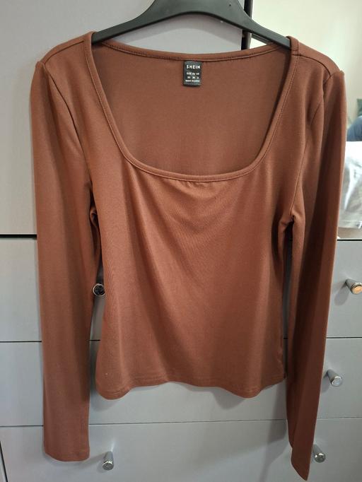  — women's or girls long sleeve top