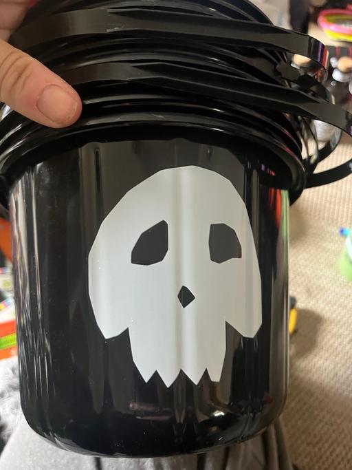  — Trick or treat buckets 1£ each lots