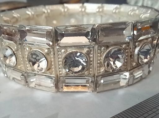  — 4 stunning bracelets
Beautiful bracelets