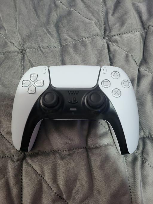 — PS5 controller