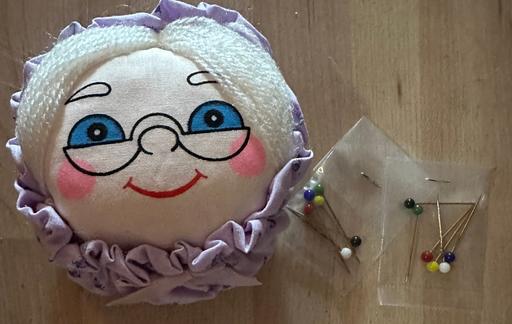  — Novelty pin cushion