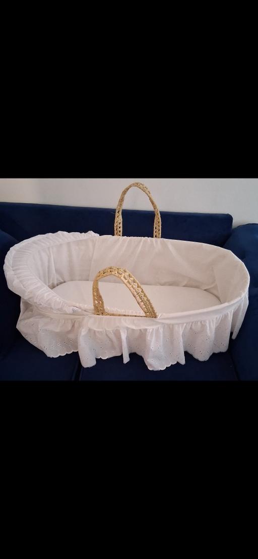  — Broderie Anglaise Palm Moses Basket