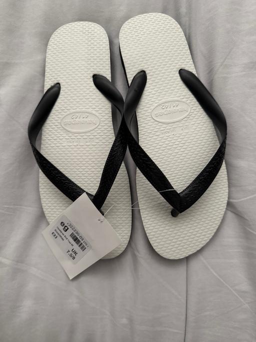  — Men’s Havaianas flip flops