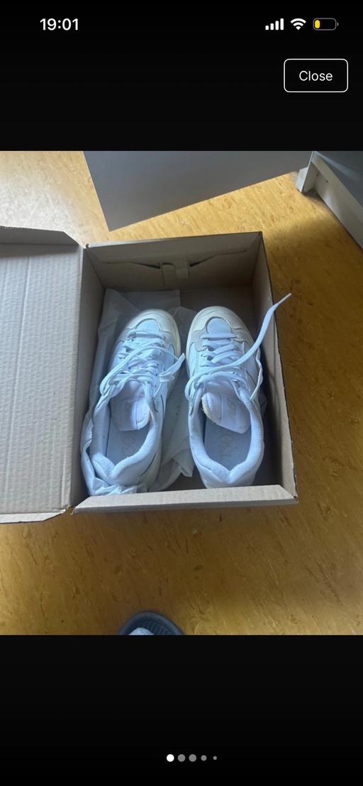  — New balance trainers