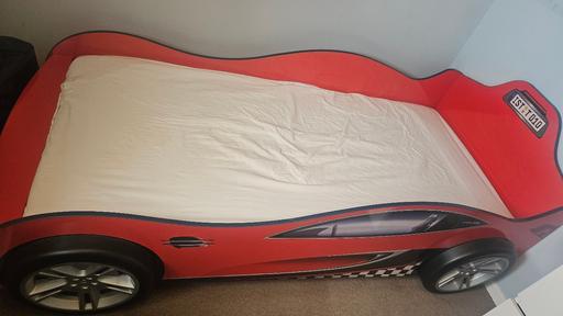  — Cool race car bed