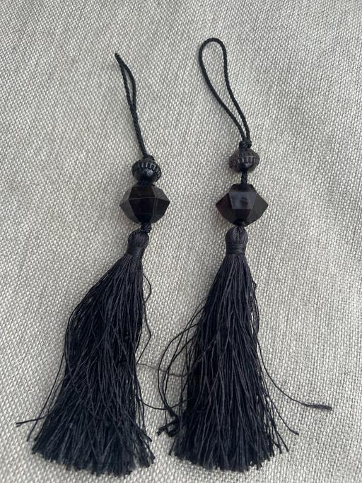  — Hang Up Tassel Decorations ( New )