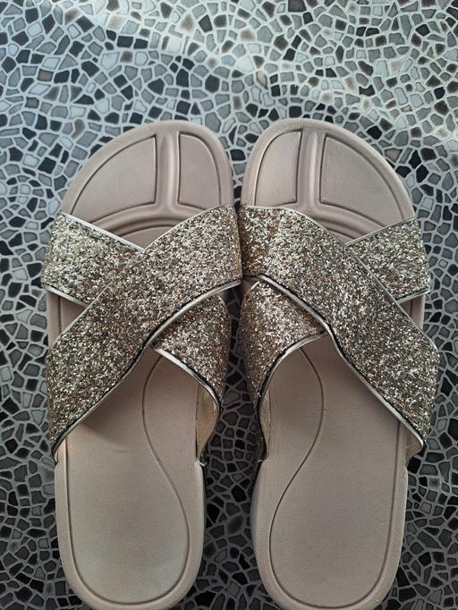  — glizy sliders