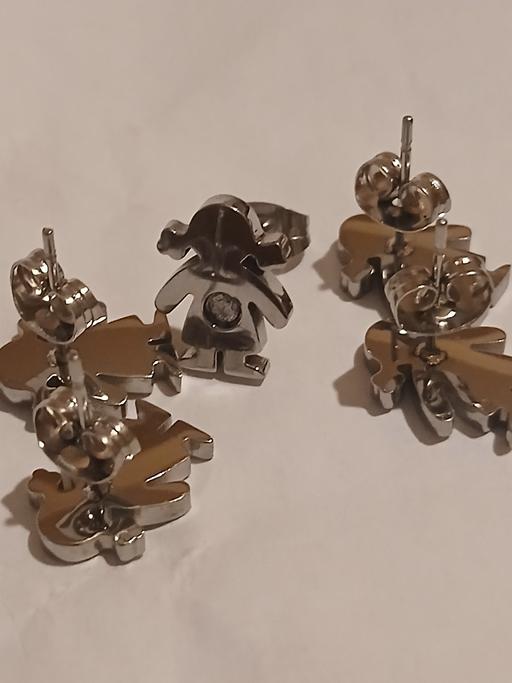  — 2x earing's- pair