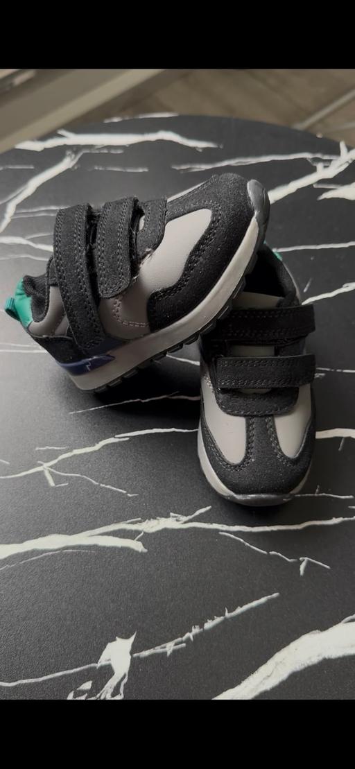  — Kids Grey and Black Trainers, size 4