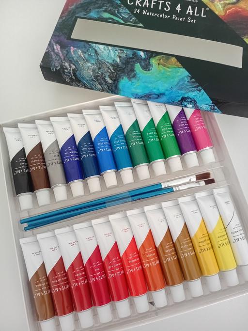  — 24 watercolour paint set