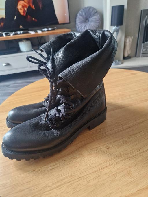  — Black leather ladies boots 6
