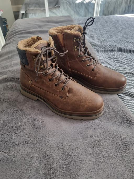  — Brown boots