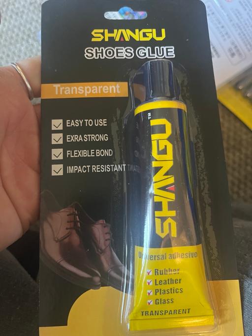  — New shoe glue a few available 2£ each