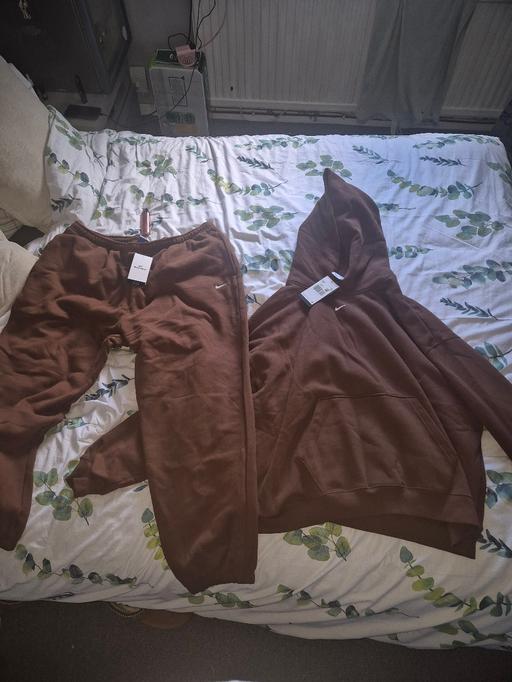  — Nike tracksuit