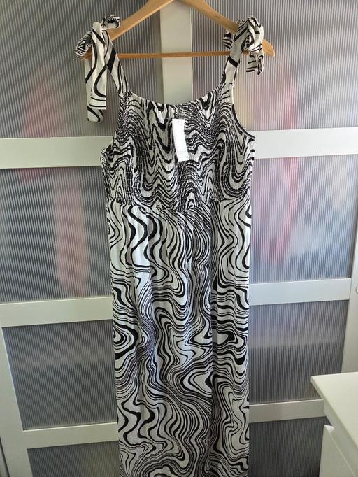  — 🌟NEW🌟 Size 14 MATALAN summer dress
