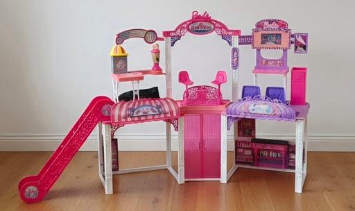  — Barbie Malibu Avenue Shopping Mall Playset