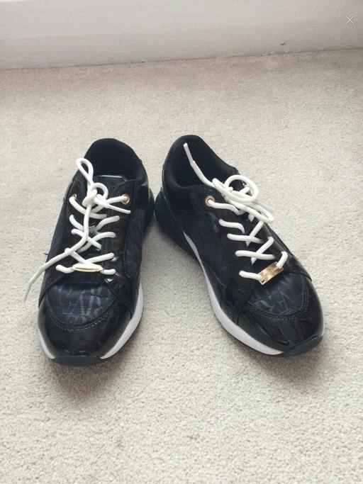  — River Island trainers size 1
