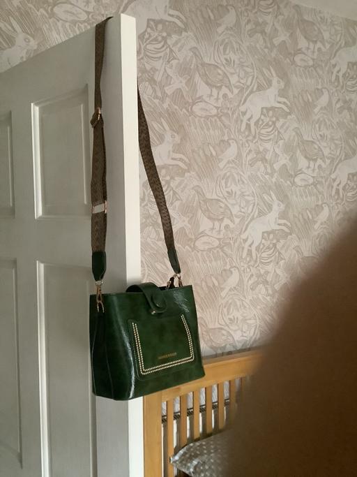  — Crossbody bag