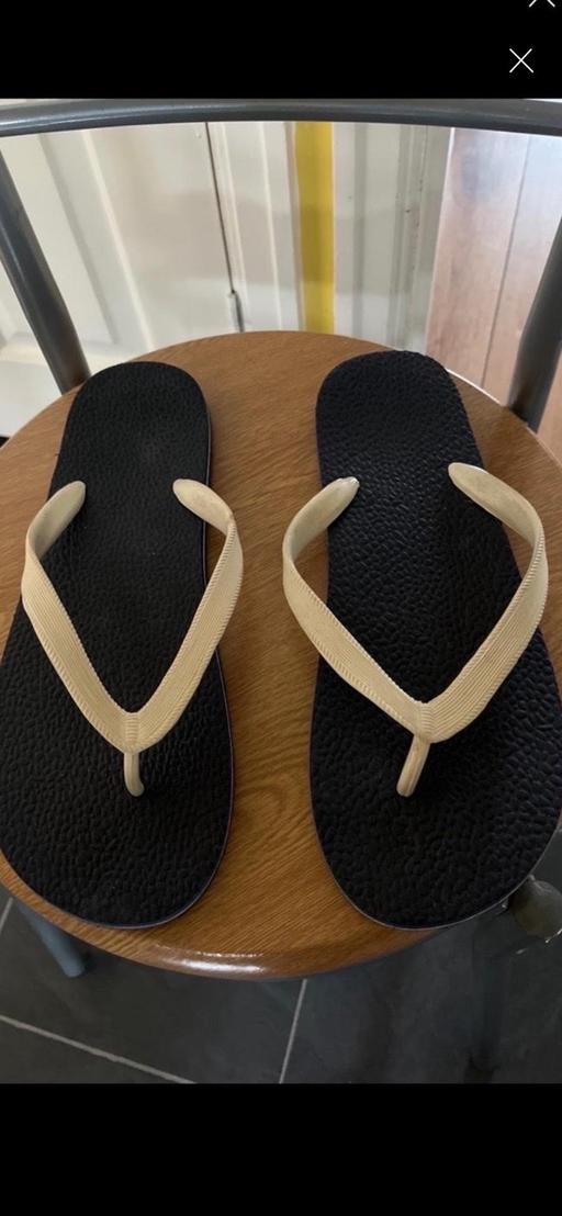  — Men’s Flip Flops Size 12