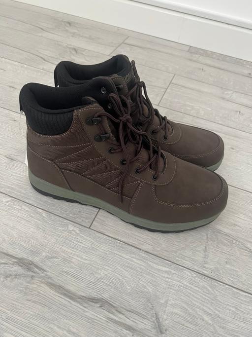  — Mens boots