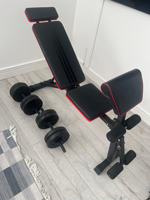  — Foldable Workout bench with dumbbells