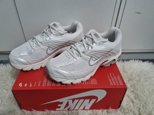  — nike air max moto 2k