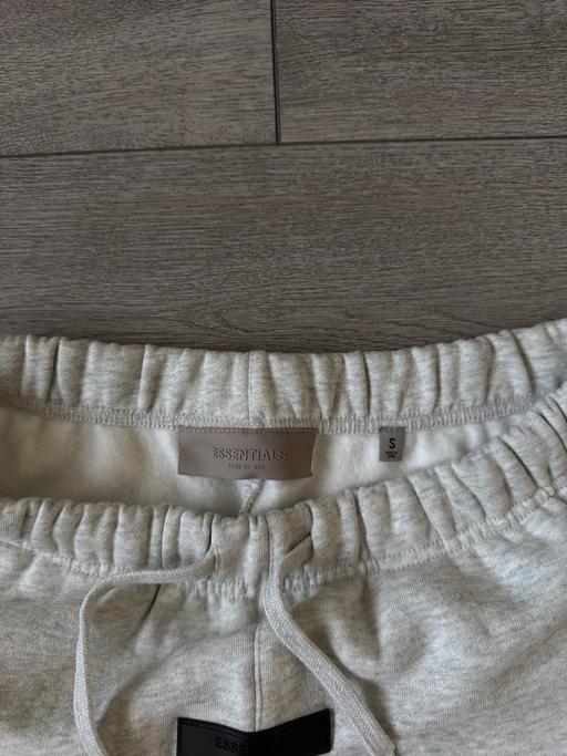  — Essentials Shorts Men Size S