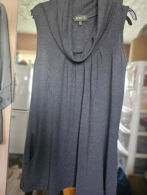  — Long top