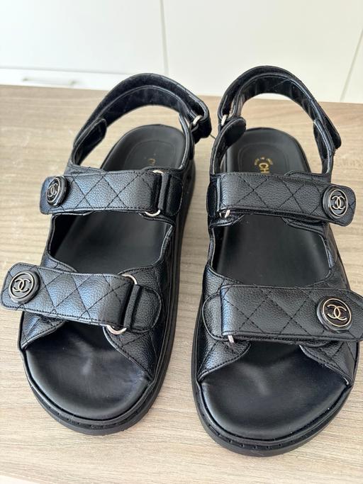  — Women’s Chanel style sandals