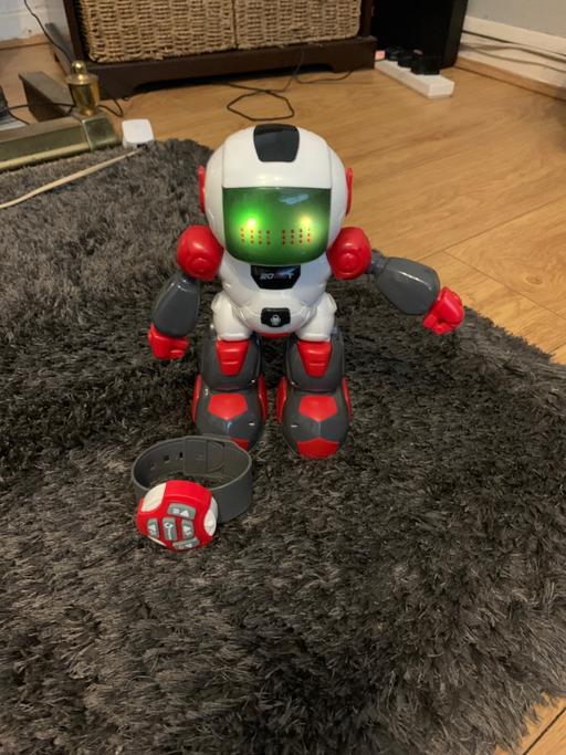  — Robot