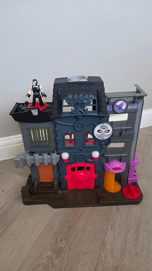  — Imaginext Gotham City