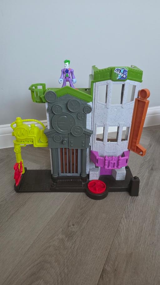  — Imaginext Gotham City Bank