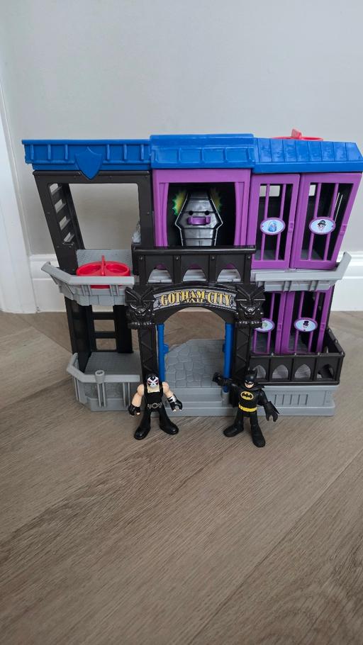  — Imaginext Gotham City