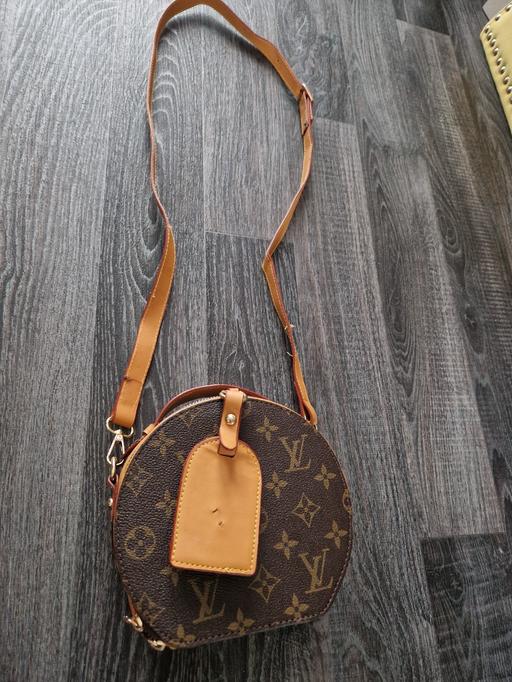  — Shoulder bag
