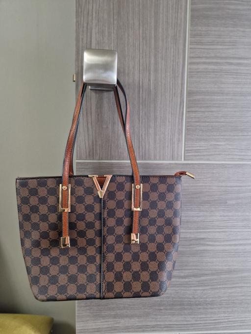  — Shoulder /handbag