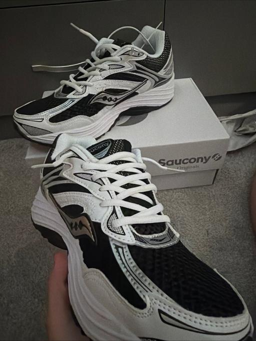  — Saucony black and white
