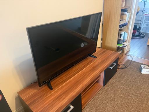  — Bush 43” Smart Full HD TV + TV Unit
