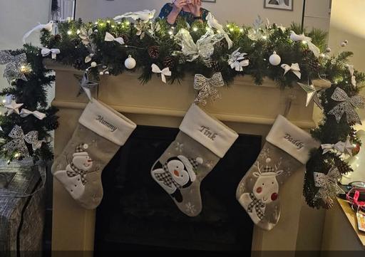  — gorgoeus handmade prelit garland