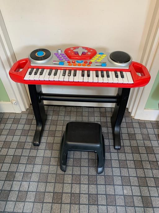  — Musical piano