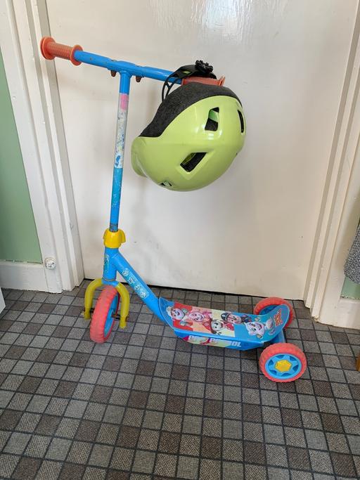  — Scooter & helmet