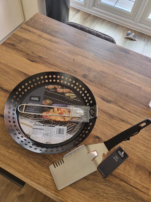  — Bbq grilling basket