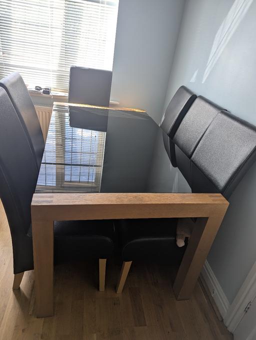  — beautiful 6 seater dinning table