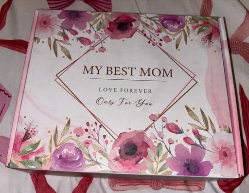  — Mom gift set