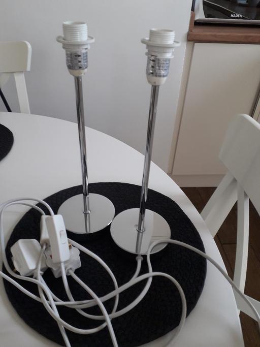  — pair of light stands