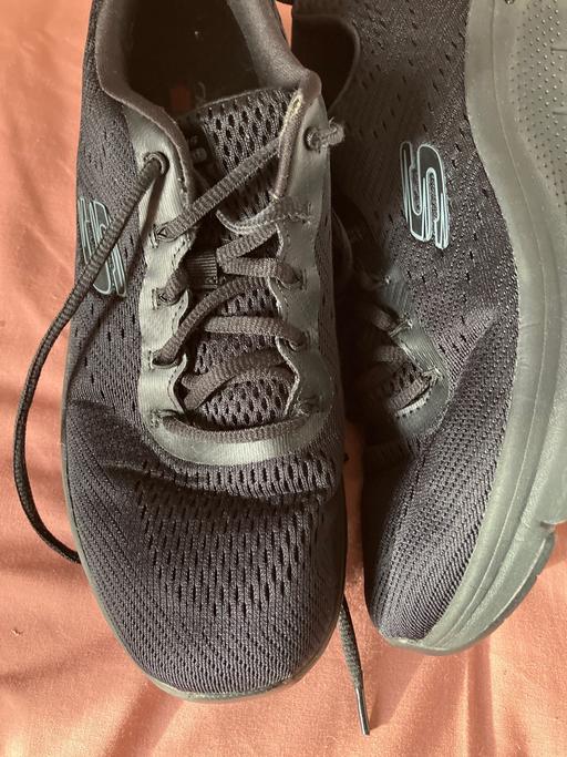  — Men’s sketchers