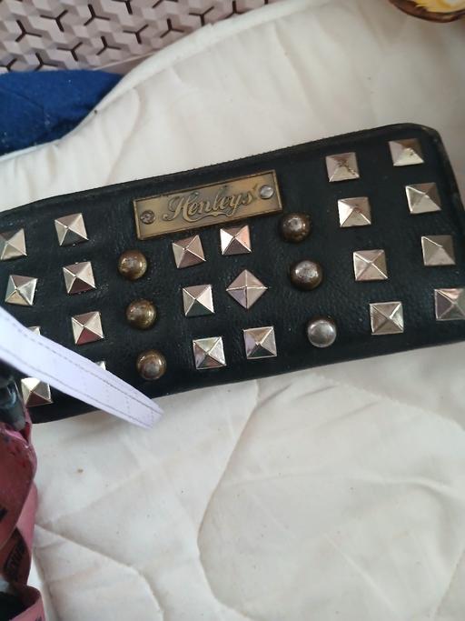  — purse