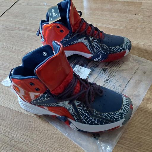  — kids basketball shoes trainers size 5.5 uk