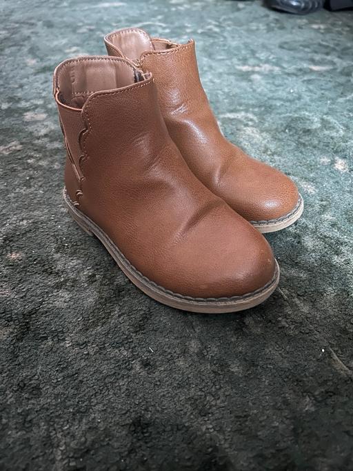 — Girls brown boots (size 9)