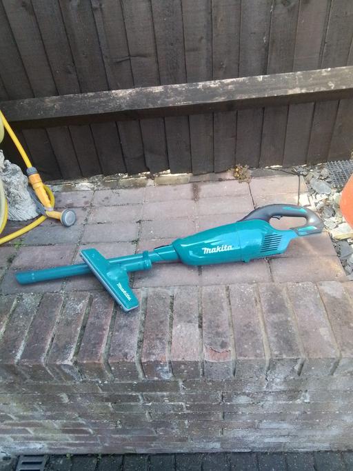  — Makita vacuum cleaner
